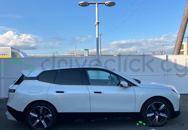 BMW iX Белый