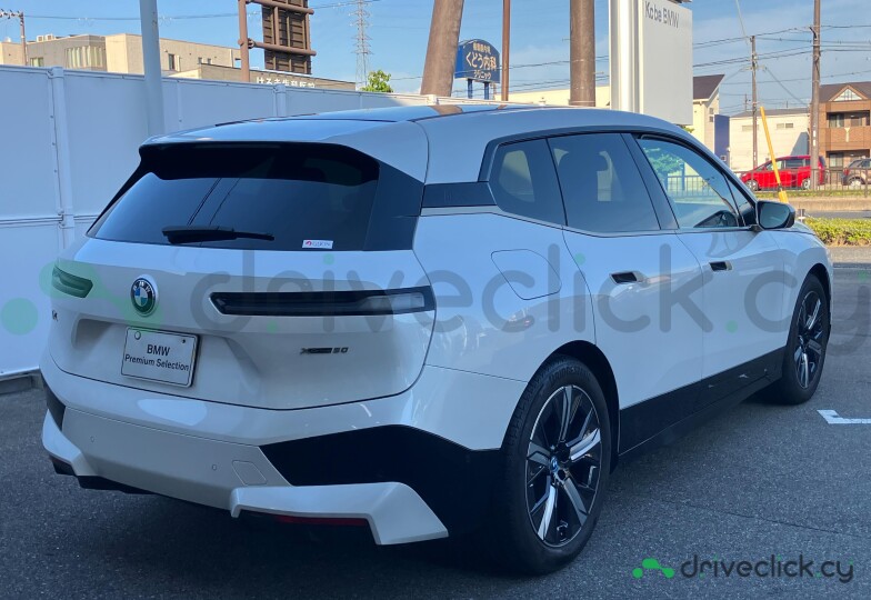 BMW iX Белый
