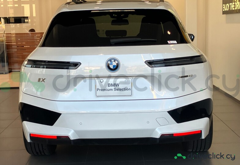 BMW iX Белый