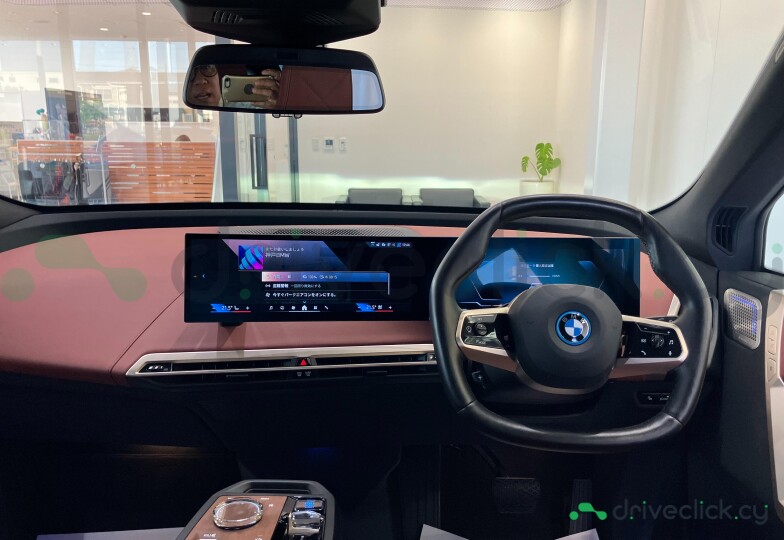 BMW iX Белый