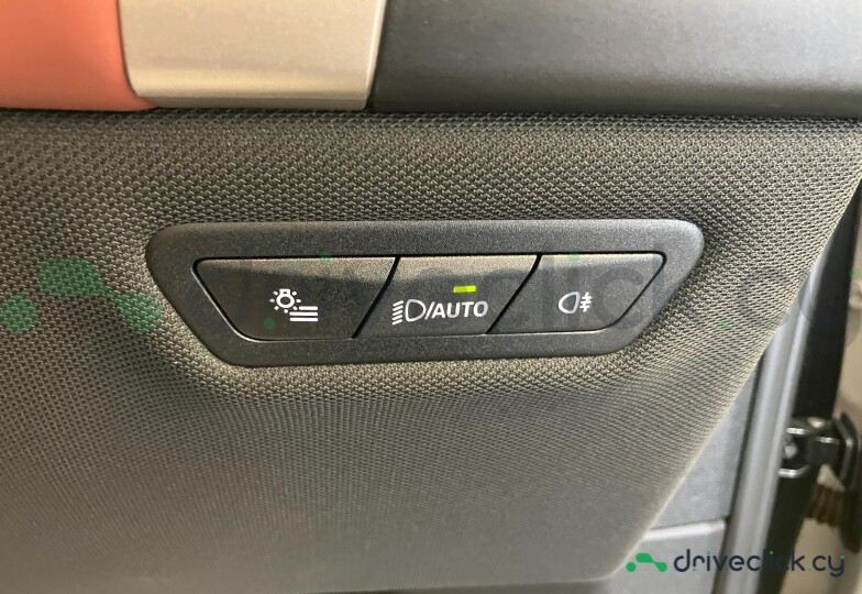 BMW iX Белый
