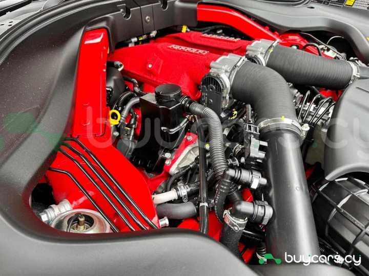 Ferrari Roma Красный