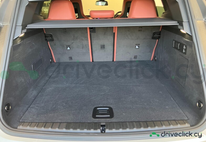 BMW iX Белый