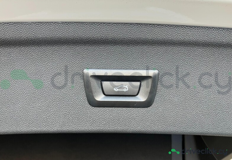 BMW iX Белый