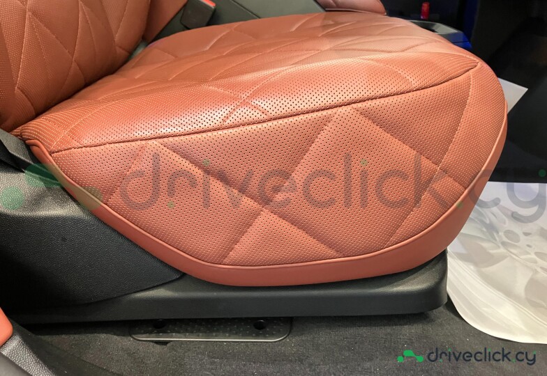 BMW iX Белый