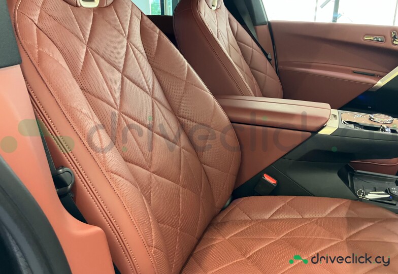 BMW iX Белый