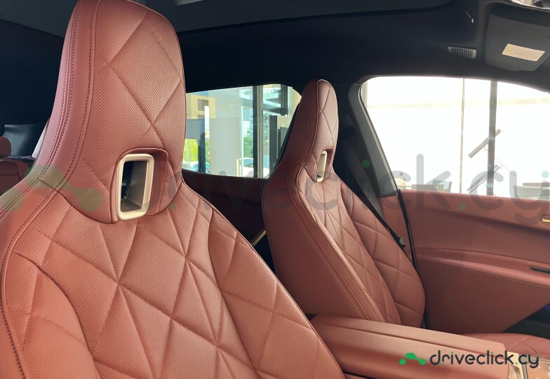 BMW iX Белый