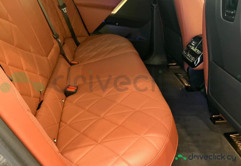 BMW iX Белый
