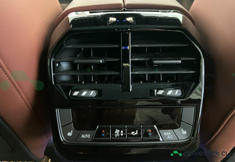BMW iX Белый