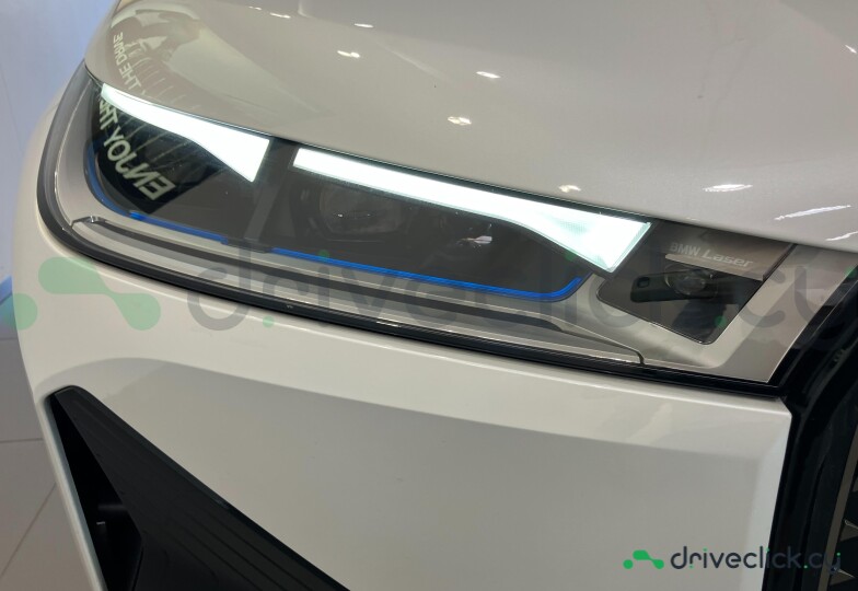 BMW iX Белый