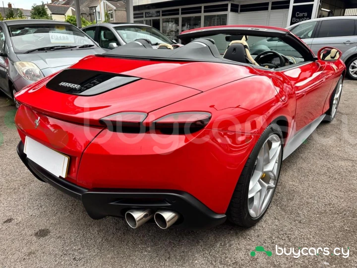 Ferrari Roma Красный