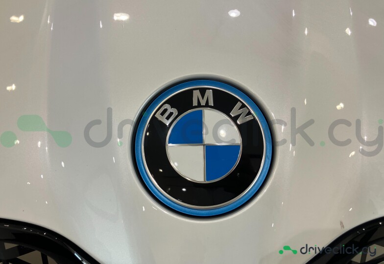 BMW iX Белый