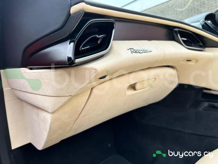 Ferrari Roma Красный