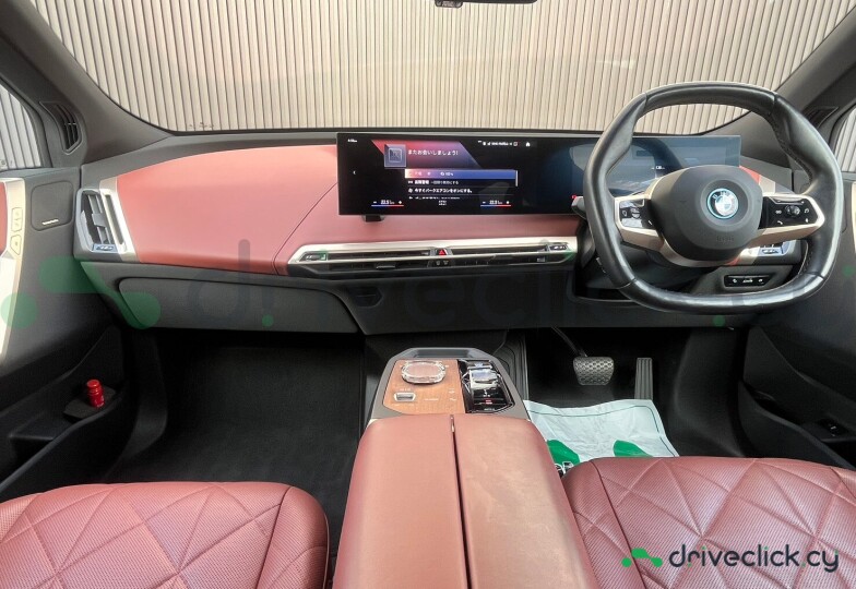 BMW iX Черный