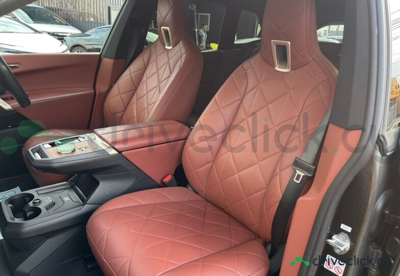 BMW iX Черный