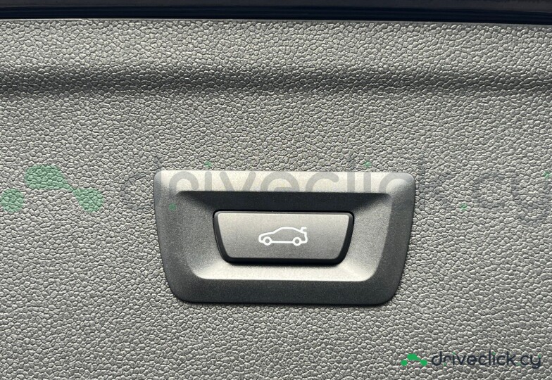BMW iX Черный