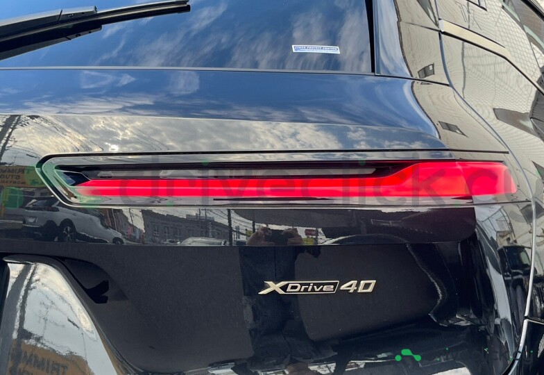 BMW iX Черный