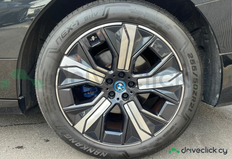 BMW iX Черный