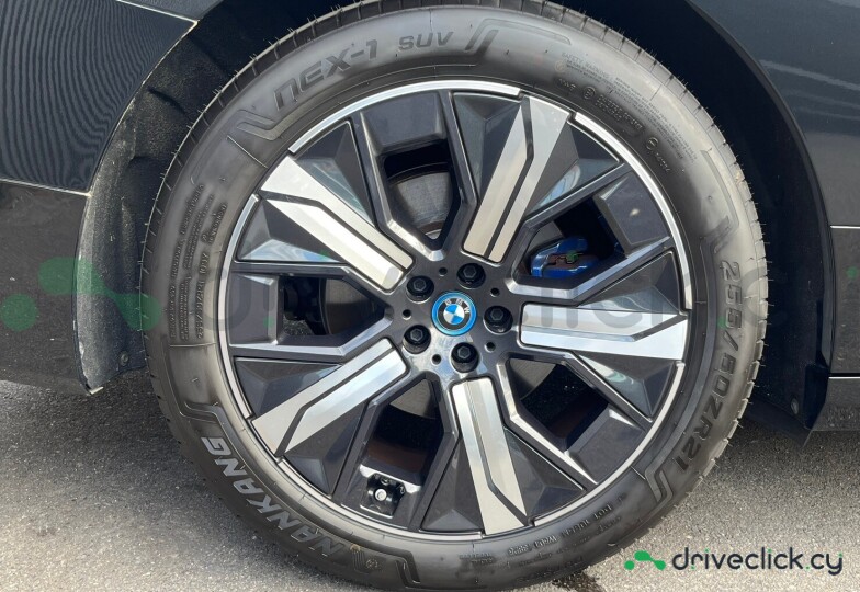 BMW iX Черный