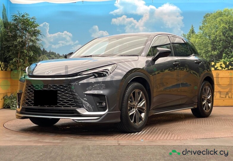 Lexus LBX Серый