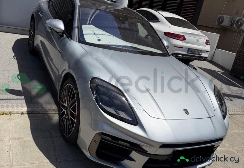 Porsche Panamera Серый