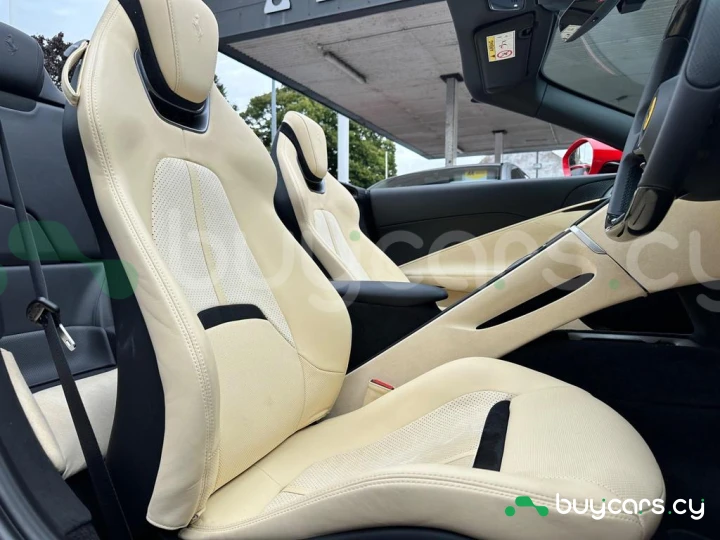 Ferrari Roma Красный