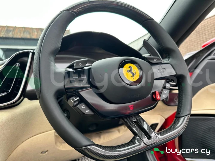 Ferrari Roma Красный