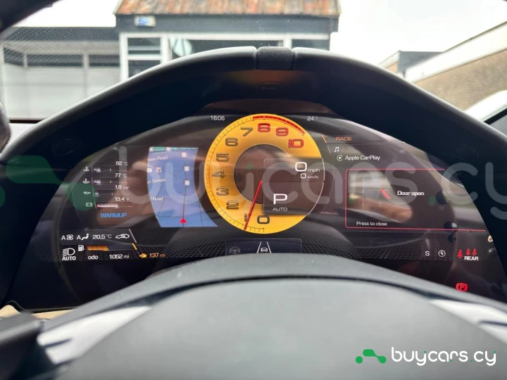 Ferrari Roma Красный