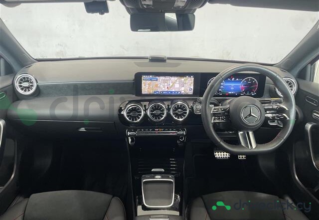 Mercedes A-class Красный