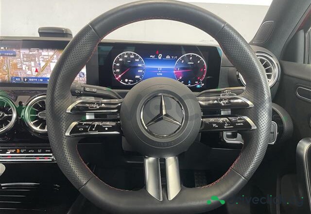 Mercedes A-class Красный