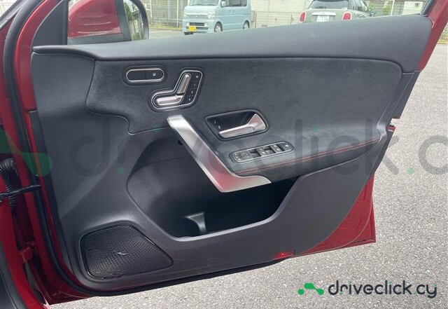 Mercedes A-class Красный