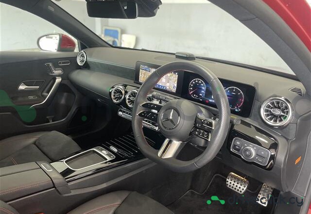 Mercedes A-class Красный