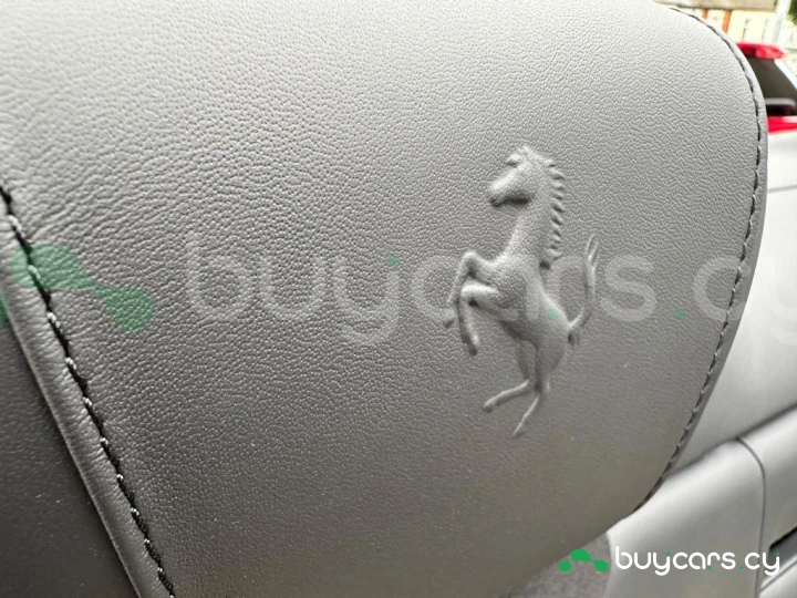 Ferrari Roma Красный