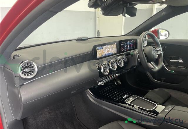 Mercedes A-class Красный