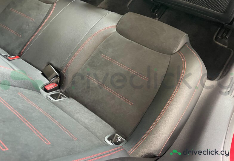 Mercedes A-class Красный
