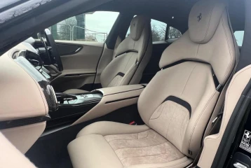 Ferrari Purosangue , 2024