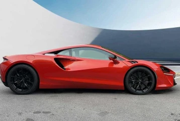 McLaren Artura , 2023