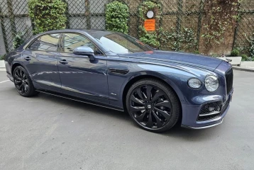 Bentley Flying Spur Azure, 2023