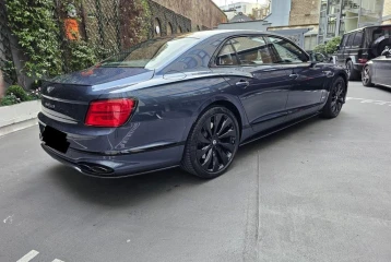 Bentley Flying Spur Azure, 2023