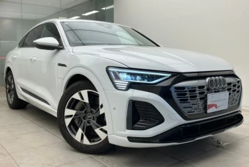 Audi Q8 e-tron 55 Quattro S Line, 2023