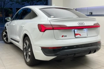 Audi Q8 e-tron 55 Quattro S Line, 2023