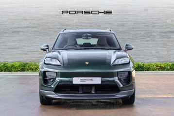 Porsche Macan , 2025