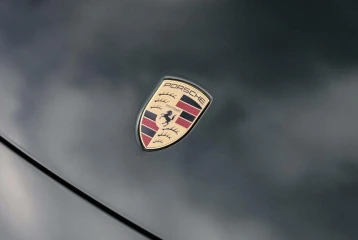 Porsche Macan , 2025