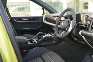 Porsche Cayenne GTS, 2025