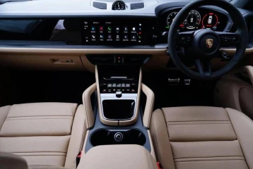 Porsche Cayenne GTS, 2025