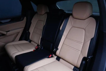 Porsche Cayenne GTS, 2025