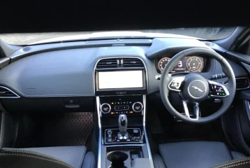 Jaguar XE D200 R-Dynamic HSE Black, 2024