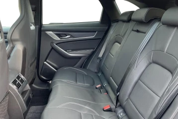 Jaguar F-Pace P400e R-Dynamic HSE Black, 2024