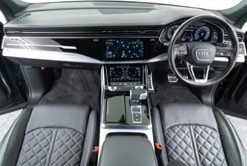 Audi Q8 55 TFSI Quattro S Line, 2022