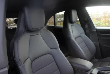 Porsche Macan , 2025